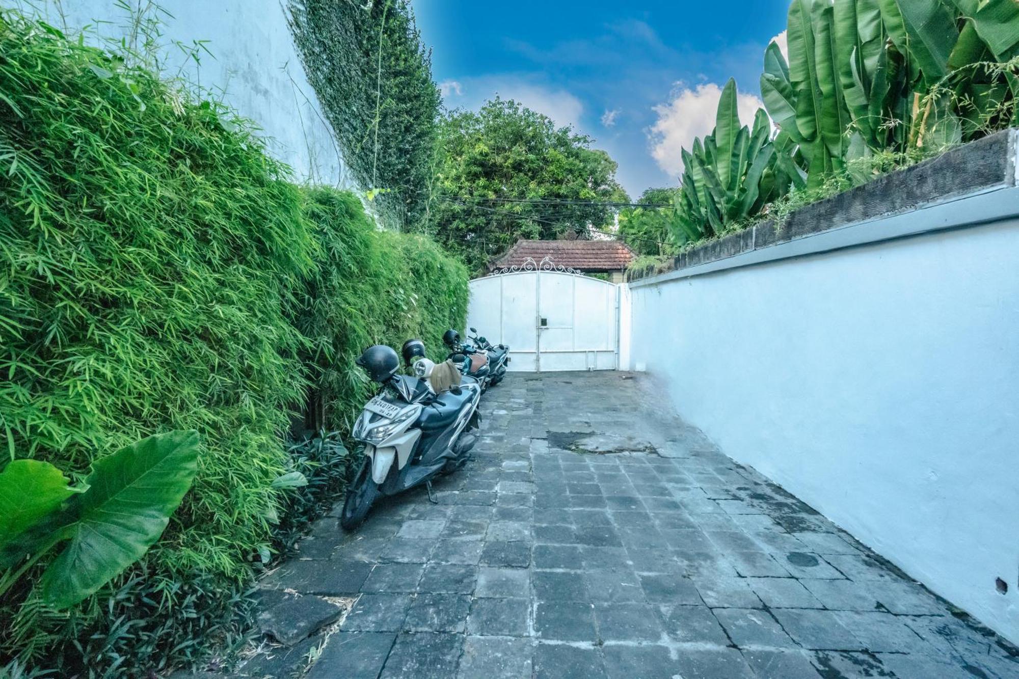 Villa Etnik Seminyak 외부 사진